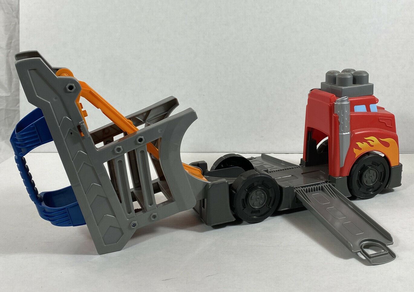 Mega Bloks Fast Tracks Racing Rig w/ 2 Yellow Racers- preowned