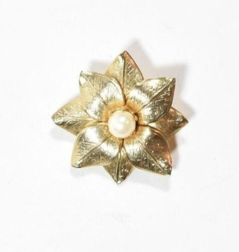 Brooch Pin Collectible Vintage Pin Used gold platted flower with pearl center pi