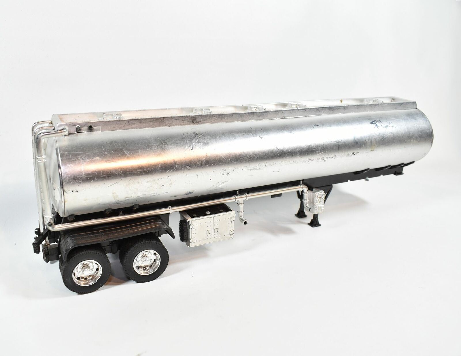 Tanker Trailer Model Dessel Truck Tank Trailer used Silver Fuel Payload 15 inch