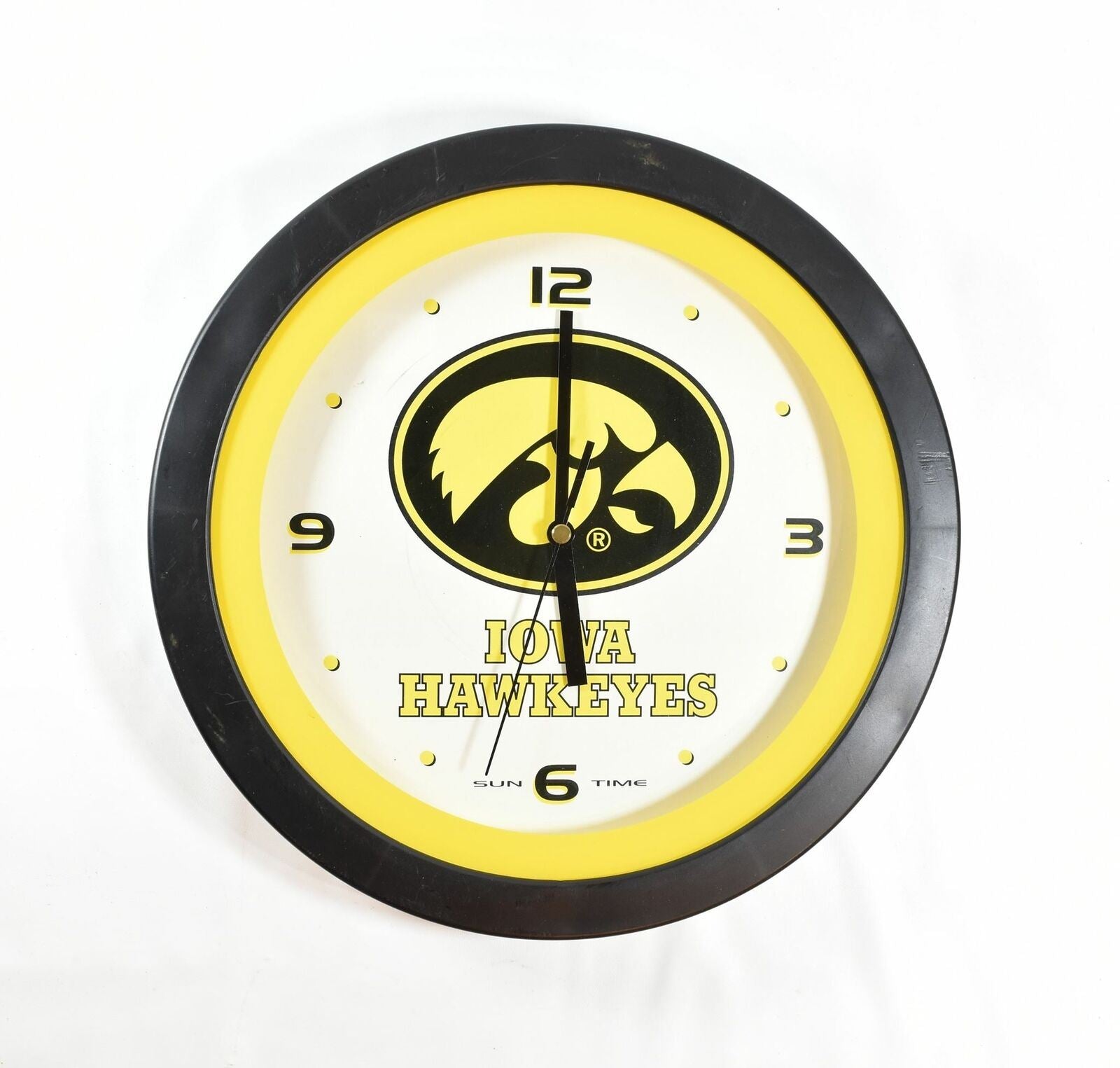 Iowa Hawkeyes Clock Man Cave Sports clock used Yellow and black TESTED