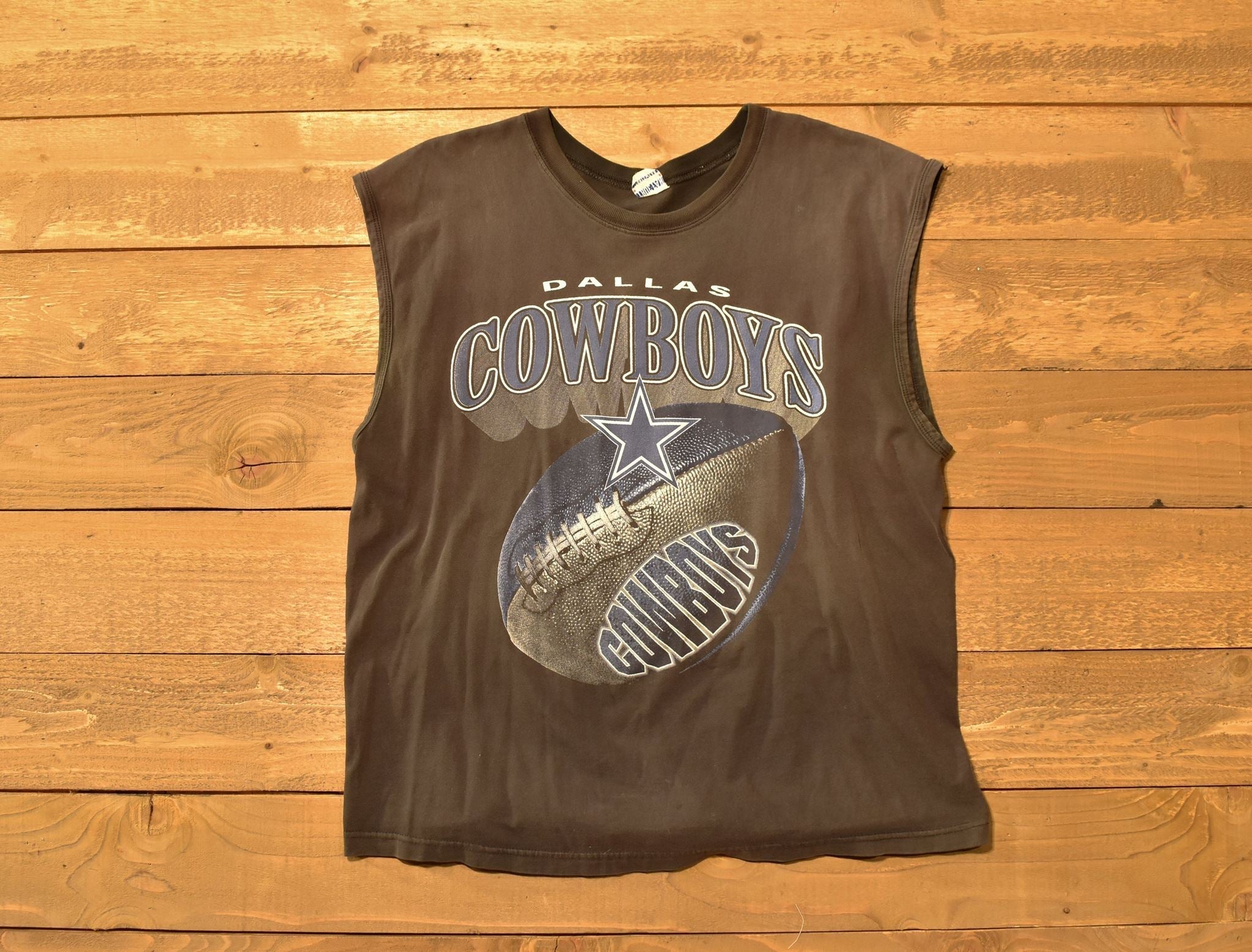 Dallas Cowboys mens Cut off 2XL tee Used cut vintage themed NFL Shirt Faded