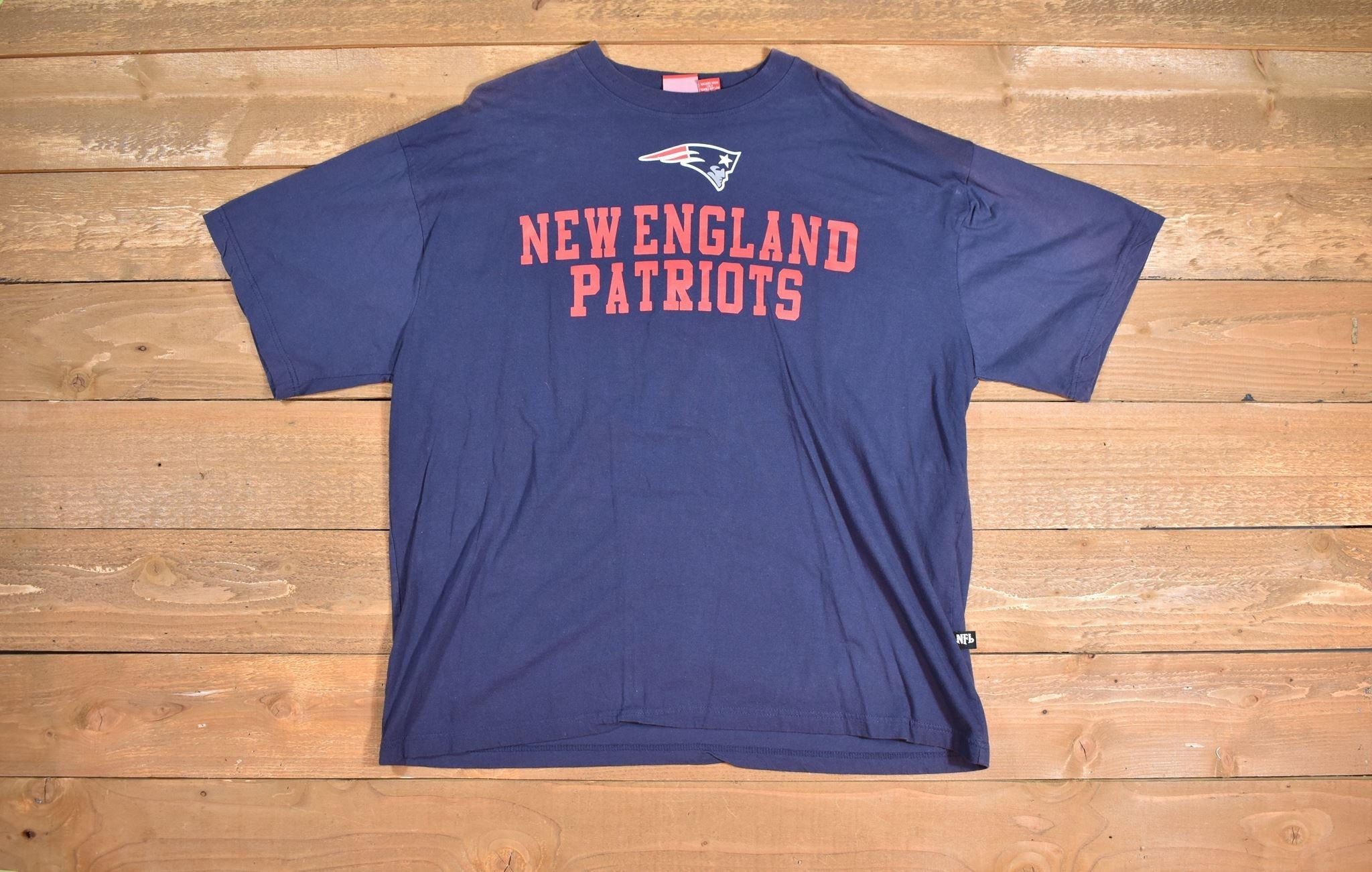 New England Mens t shirt 2XL used NFL Football t shirt Authentic Branded