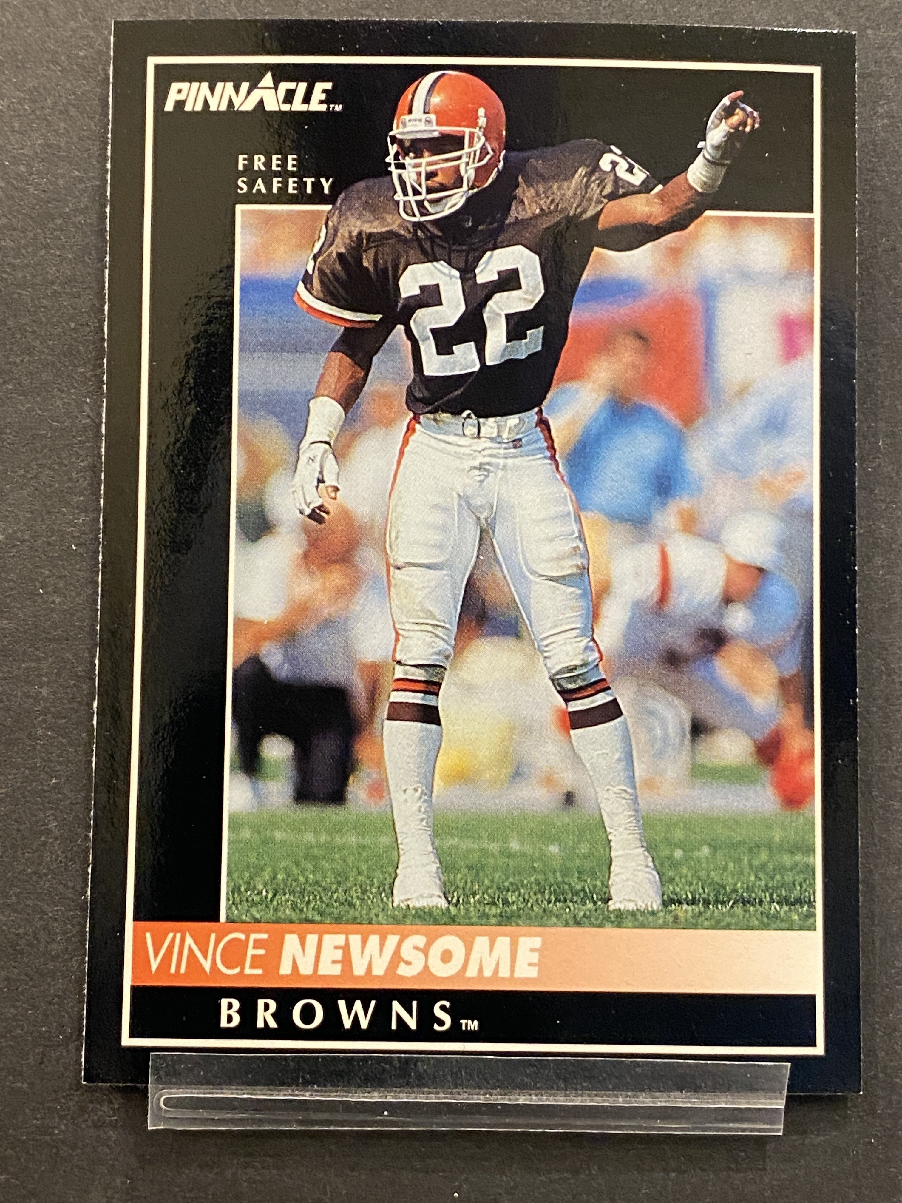 Vince Newsome Pinnacle Football Card Cleveland Browns