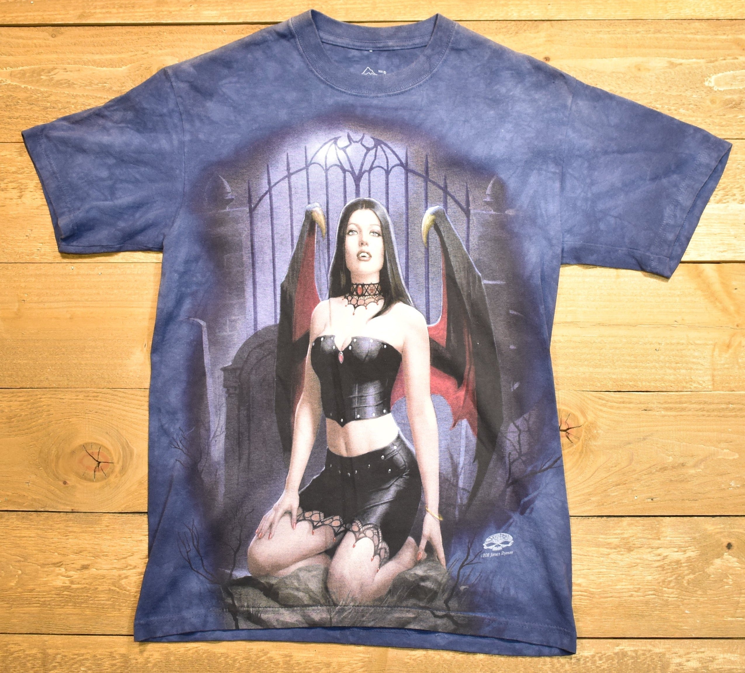 Mountain small T-shirt vampire girl T-shirt used skull bone 2011 James Ryman