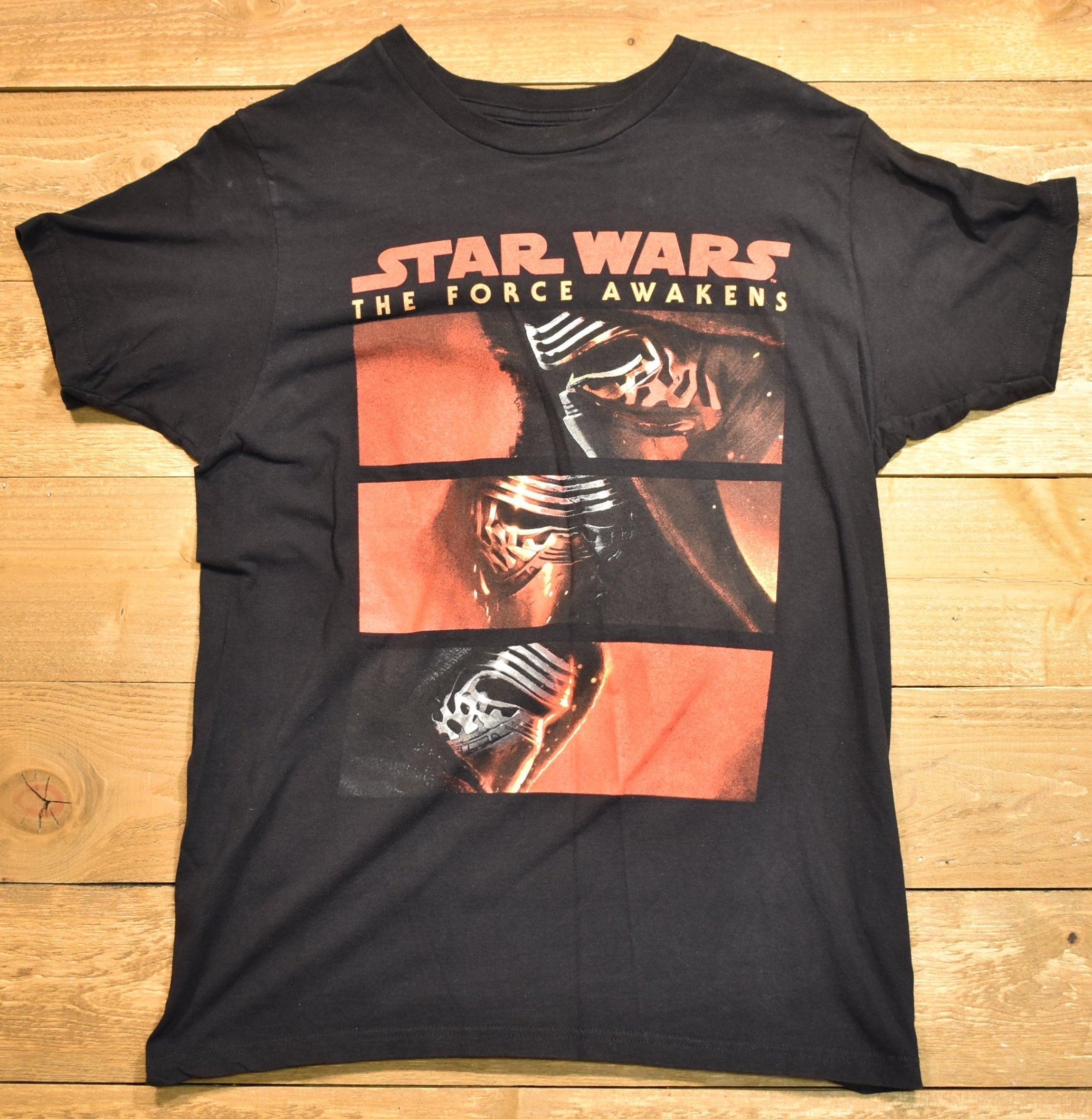 Star Wars the force awakens authentic medium T-shirt used