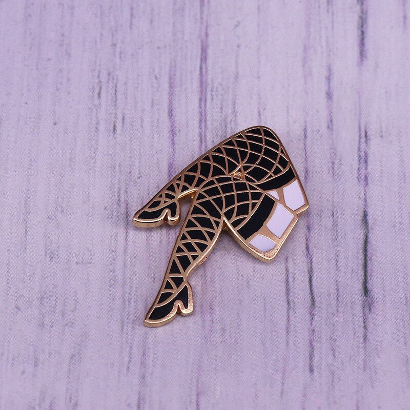 Beautiful fishnet leg brooch