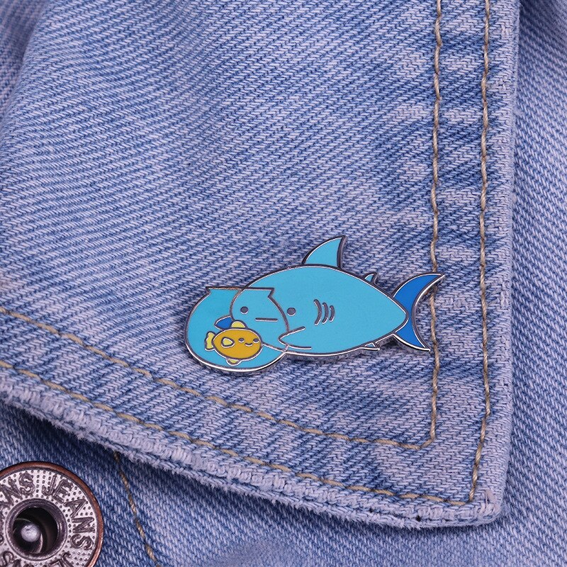 Cute fish tank brooch funny sea animal badge creative Christmas accessory decoration
