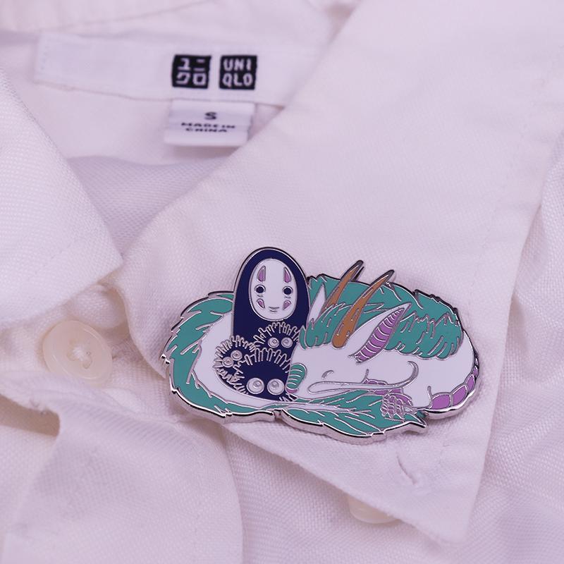 Faceless Male White Dragon Dust Elf Brooch Fantasy Adventure Animation Movie Theme Badge