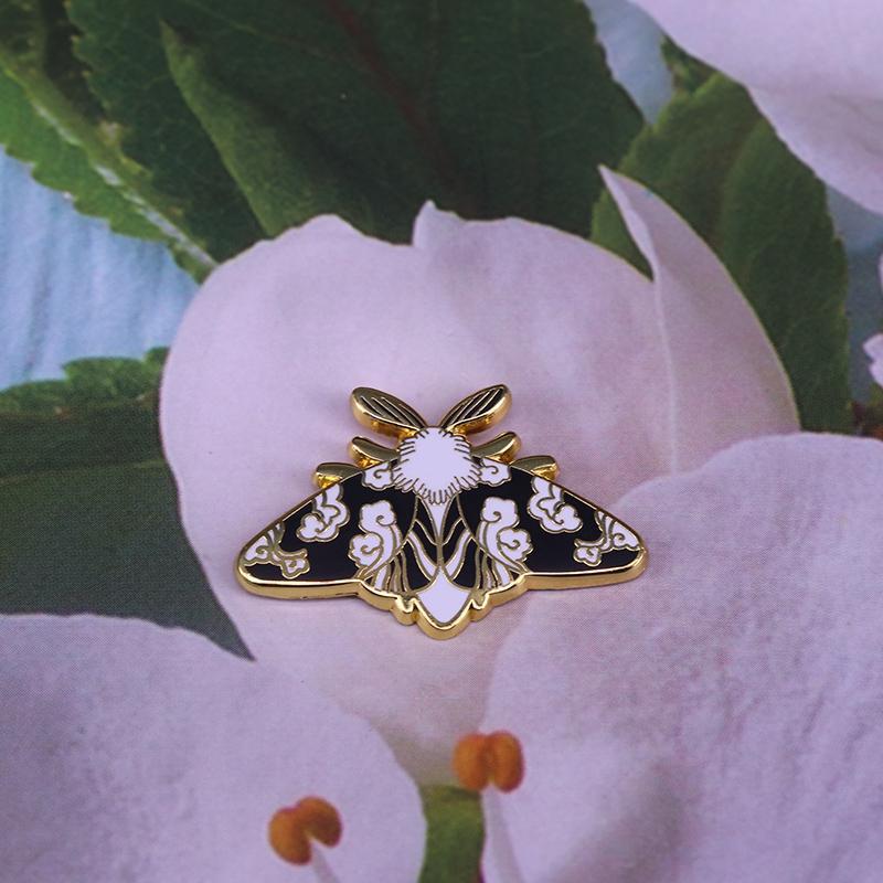 Beautiful butterfly moth brooch cute mysterious insect badge