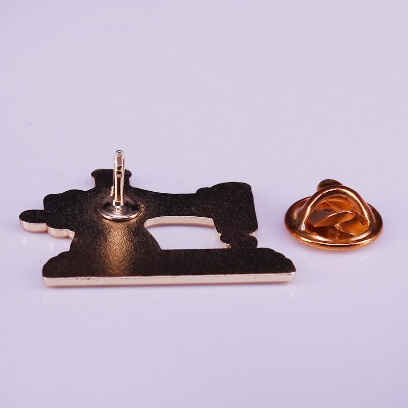 Black retro sewing machine brooch simple nostalgic badge