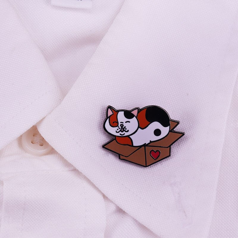 Cute sleeping cat brooch funny carton cat badge animal lover accessories