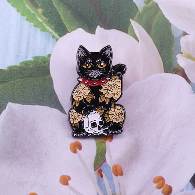 Cute lucky cat brooch skull and flower badge