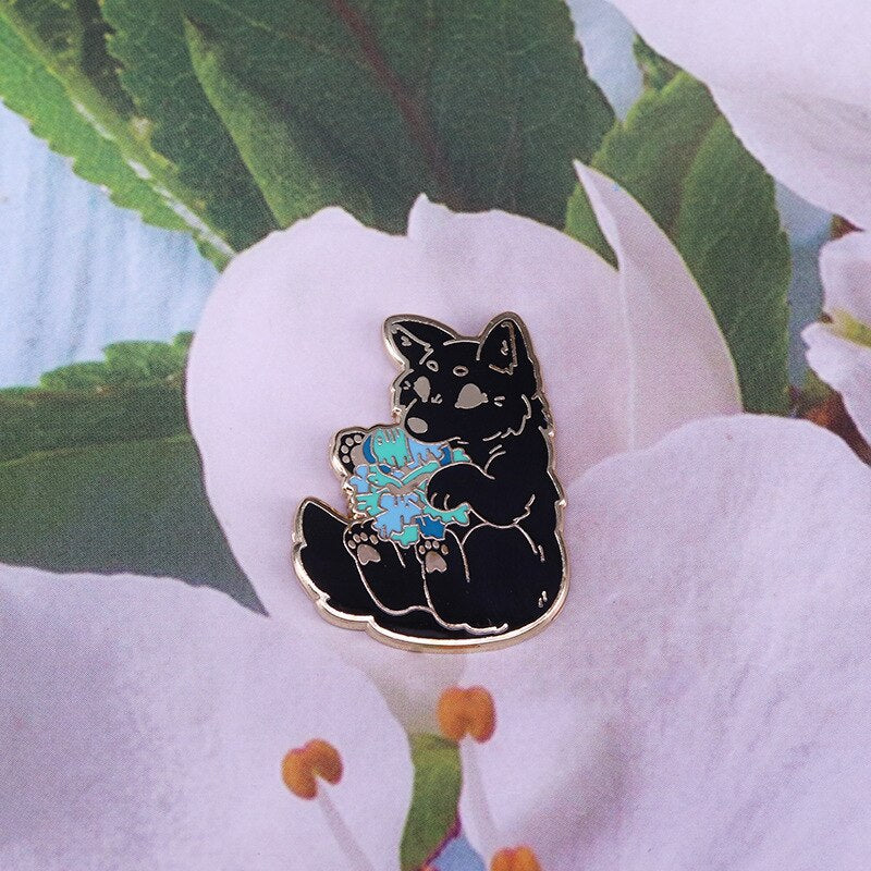 Black wolf brooch shiny wolf venom badge cartoon animal pin
