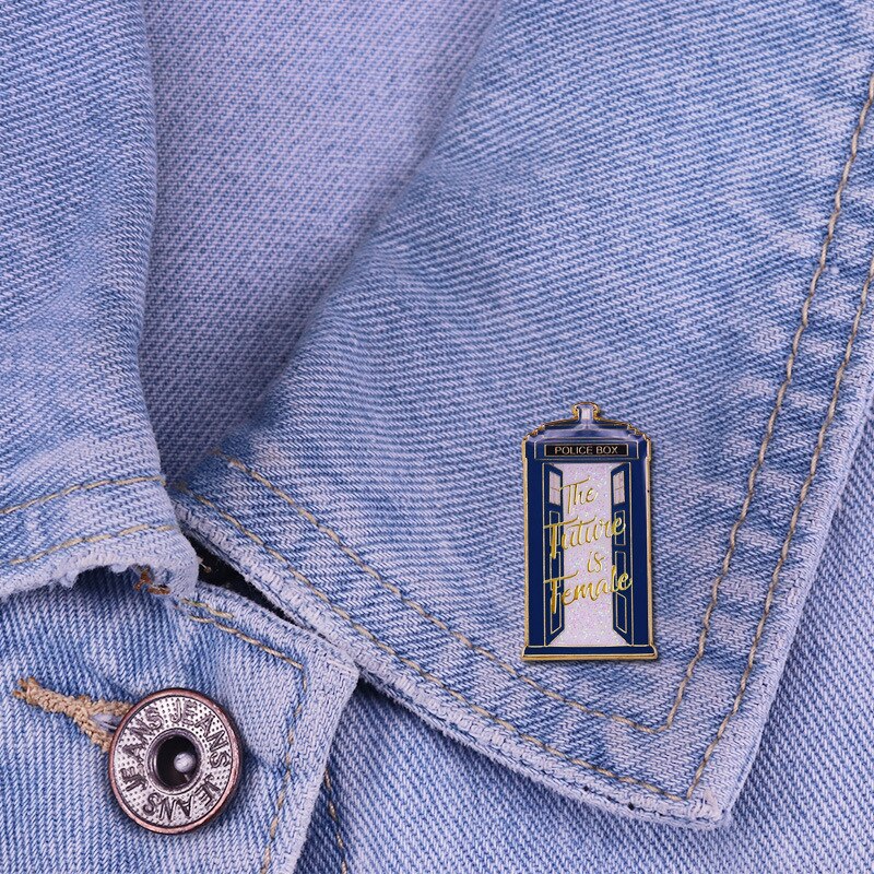Police Booth Time Machine Tadis Brooch Sci-Fi TV Series Doctor Who Badge