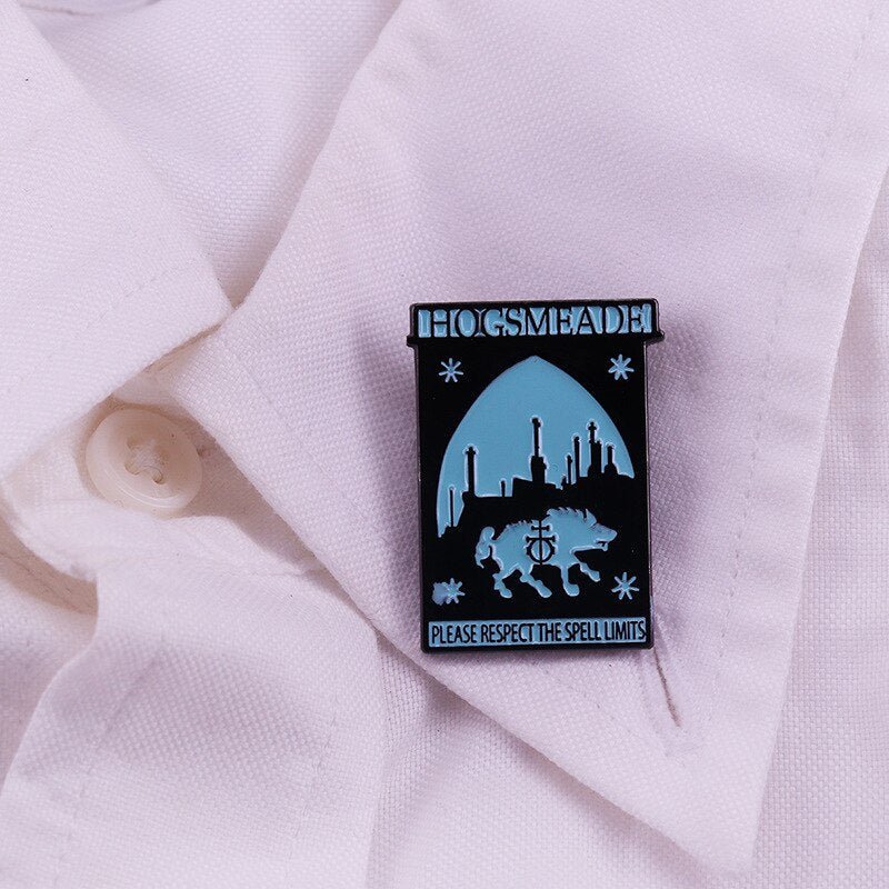 Please observe the charm Brooch magic charm badge fantasy film fan accessories