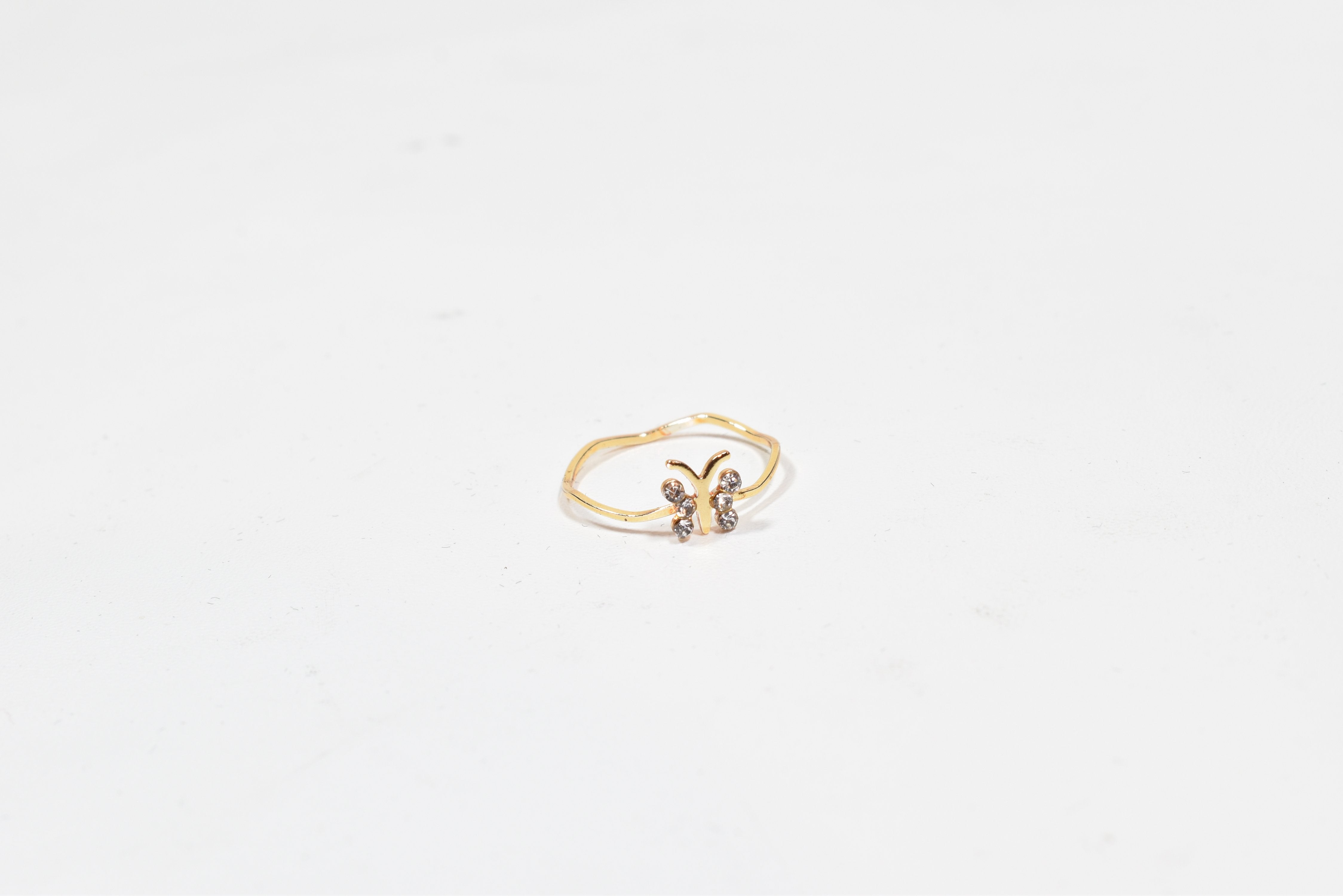 Size 7 1/2 Butterfly Crystal 6 Stone ring gold band used -00037
