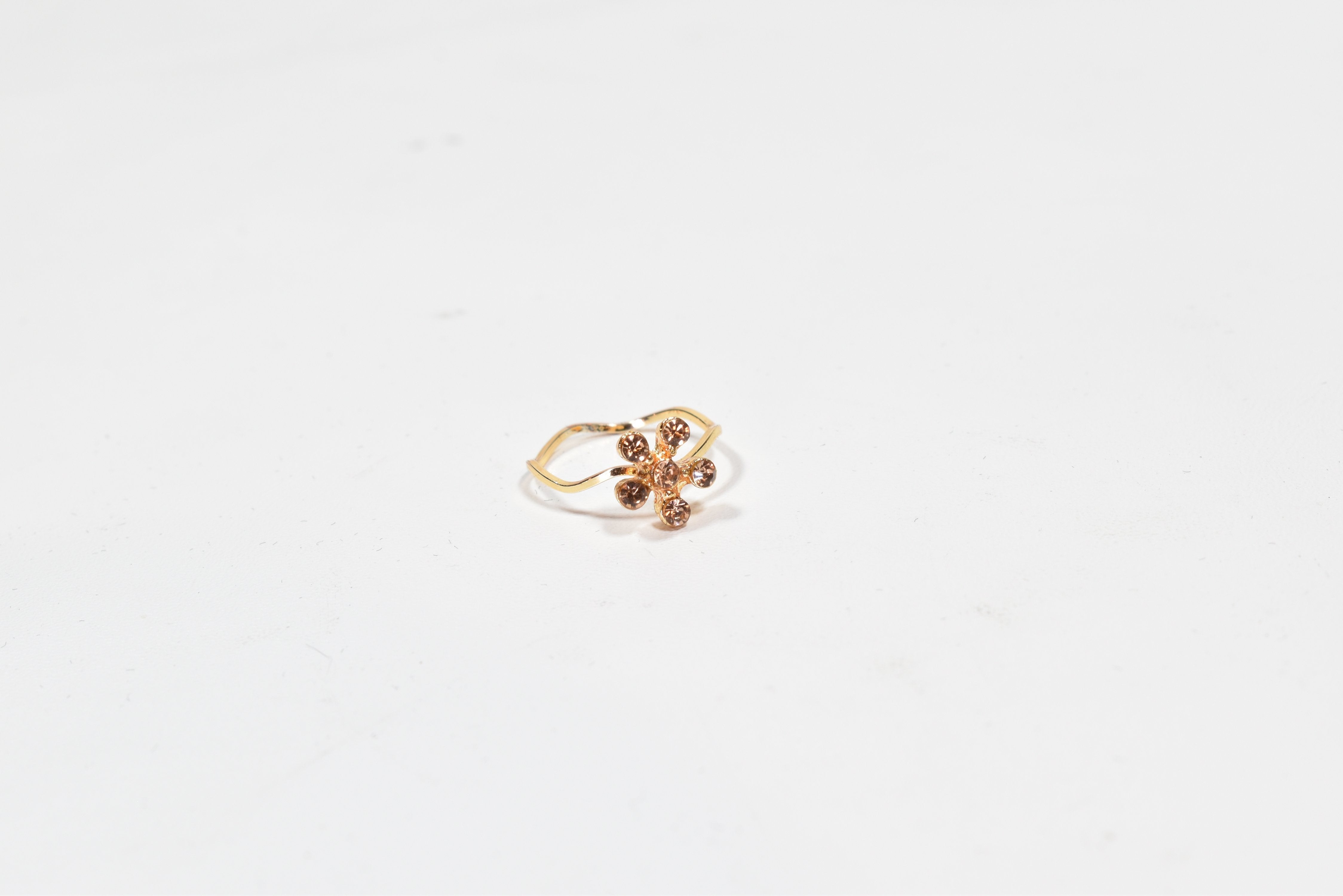 Size 5 Topaz stone gold ring used -00055