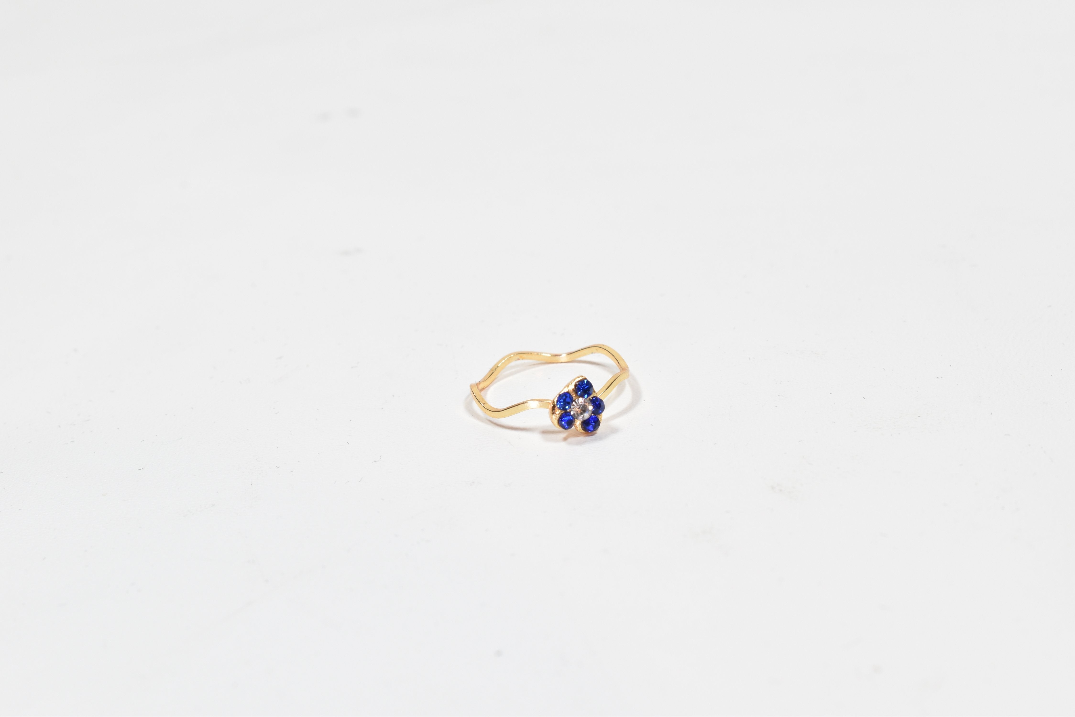 Sapphire Heart Ring gold band Crystal center piece size 5 used -00067