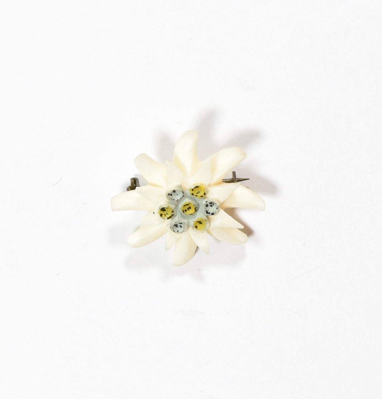 Vintage Plastic Pin Collectible Vintage Pin Used Plastic white flower Pin